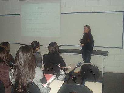 Alunos de Fisioterapia assistem à palestra sobre Drenagem Linfática Manual