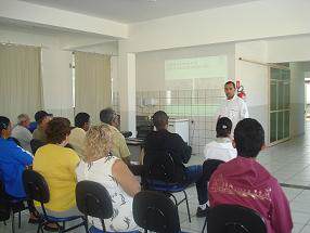 Alunos de Fisioterapia promovem atividade de conscientização a pacientes da CLIFOR