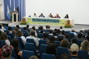 Coordenadora de cursos do UNIFOR-MG participa de simpósio promovido pela UFLA