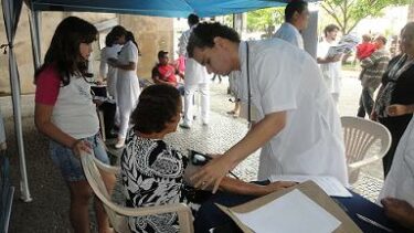 Alunos de Fisioterapia desenvolvem trabalho de atenção à saúde junto à comunidade