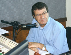 Reitor do UNIFOR-MG é entrevistado no programa Rádio Jornal