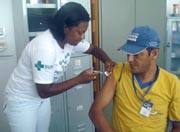 UNIFOR-MG promove vacinação para funcionários