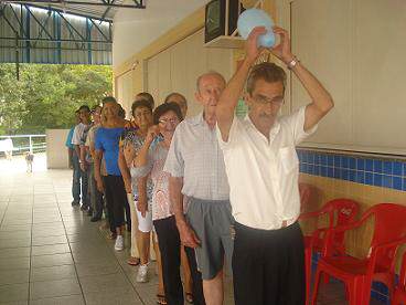 Acadêmicos de Fisioterapia promovem atividade diferenciada a pacientes da CLIFOR