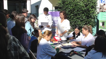 Laboratório de Conservação e Preservação de Documentos Itinerante realiza atividades em escolas