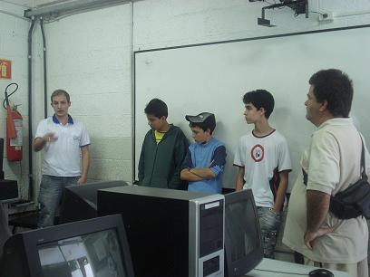Estudantes visitam laboratórios de Ciência da Computação