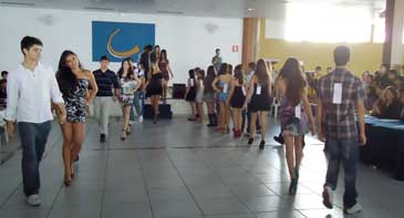 Desfile marca comemorações do Dia do Estudante do Colégio de Aplicação