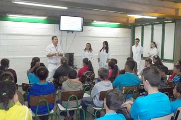 Projeto de extensão aborda a importância de manter uma boa postura corporal