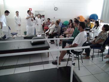 Acadêmicos ministram palestra na CLIFOR