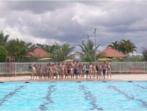 Crianças e adolescentes do CRAS I participam de passeio ao Clube UNIFOR