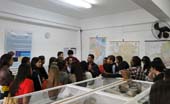 Alunos da Escola Rodolfo Almeida visitam o Laboratório de Mineralogia do UNIFOR