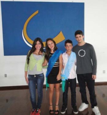 Desfile Garoto e Garota Aplicação marca comemoração o Dia do Estudante