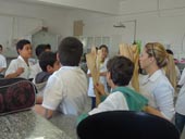 Alunos do Colégio de Aplicação aprendem a fazer sabão com óleo de cozinha