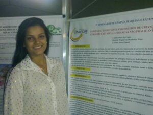 Aluna e professor do UNIFOR-MG participam de seminário
