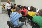Calouros do curso de Biblioteconomia participam de visita orientada à Biblioteca