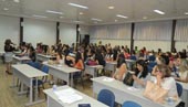 Alunos de pedagogia participam de palestra e lançamento de livro sobre avaliação escolar