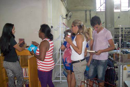 Biblioteca Estação do Trabalhador é inaugurada na Fábrica de Confecções Larissa