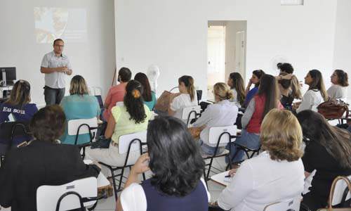 Professor de Serviço Social ministra palestra em Lavras
