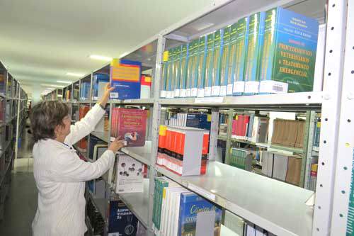 Biblioteca do UNIFOR-MG adquire cerca de 1000 livros de Medicina Veterinária