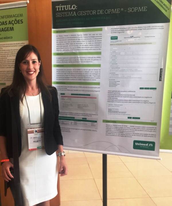 Egressa de Enfermagem é premiada em congresso nacional