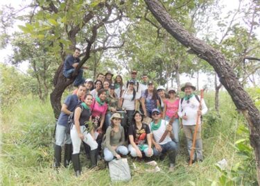 Acadêmicos de Ciências Biológicas participam de aula de campo