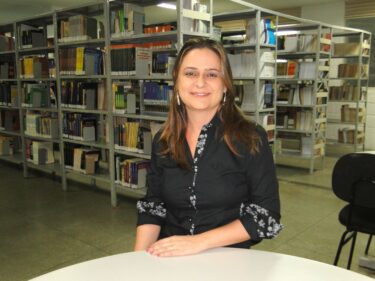 Professora do UNIFOR-MG conclui mestrado