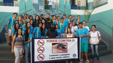 Alunos do PIBID/UNIFOR-MG de Biologia participam de ação de combate ao “Aedes Aegypti” em Formiga-MG