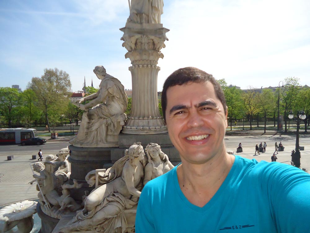 Professor Heslley Viena