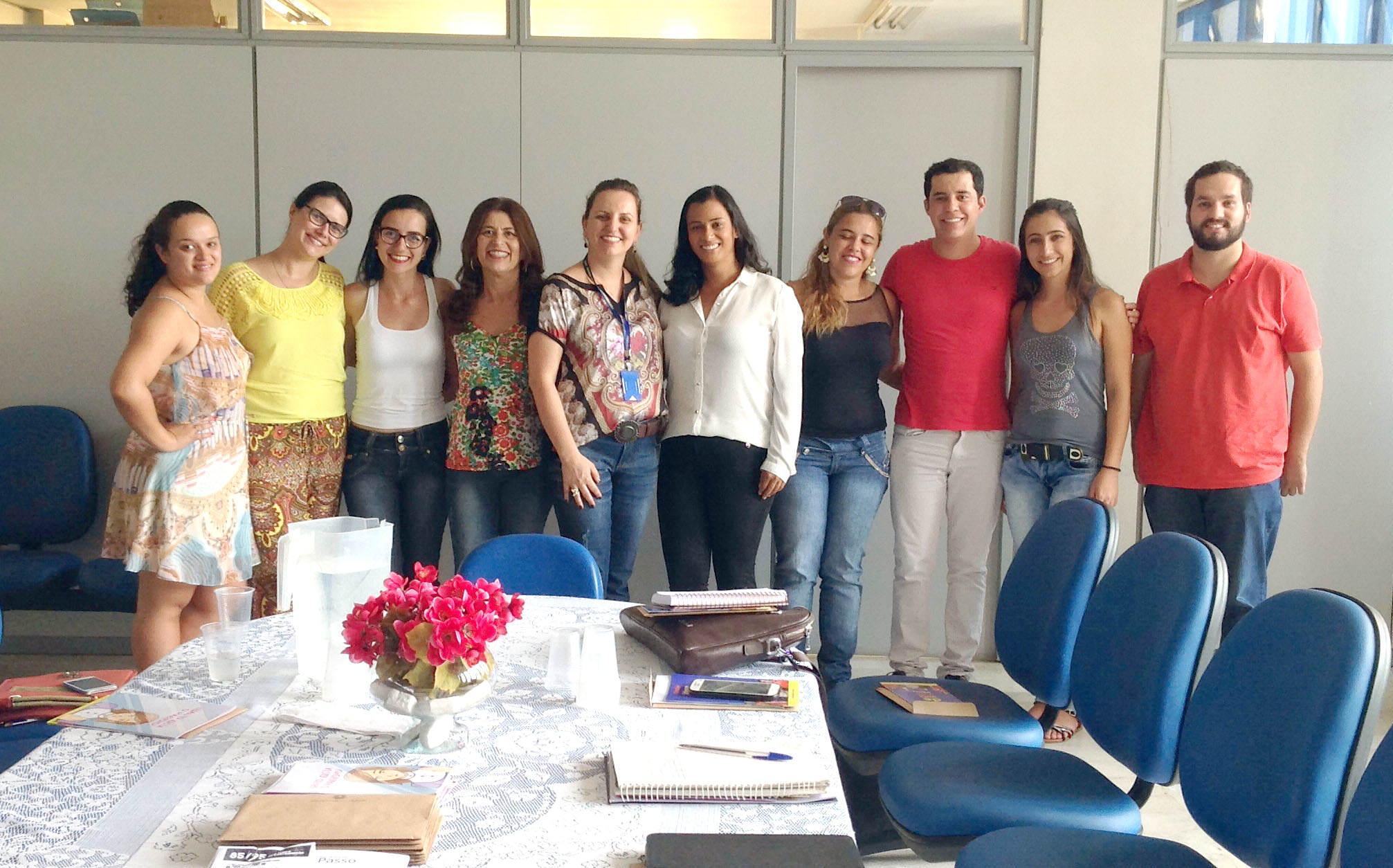 Alunos, professores e egressos do curso de Serviço Social visitam agência do INSS