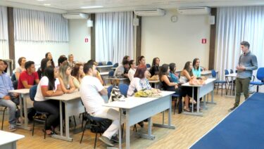 Alunos do Curso de Enfermagem participam de palestra sobre Informatização em Saúde