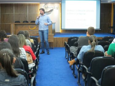 UNIFOR-MG recebe a palestra “Biologia Molecular na Vida do Biomédico”