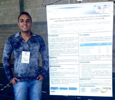 Participante do PIBID apresenta pôster em evento de Educação Física