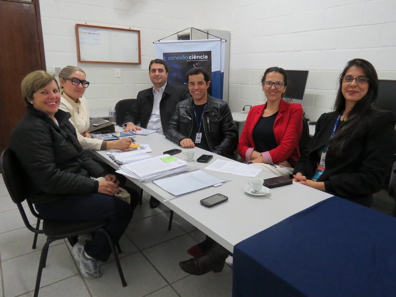 Reunião debate assistência a alunos com necessidades especiais