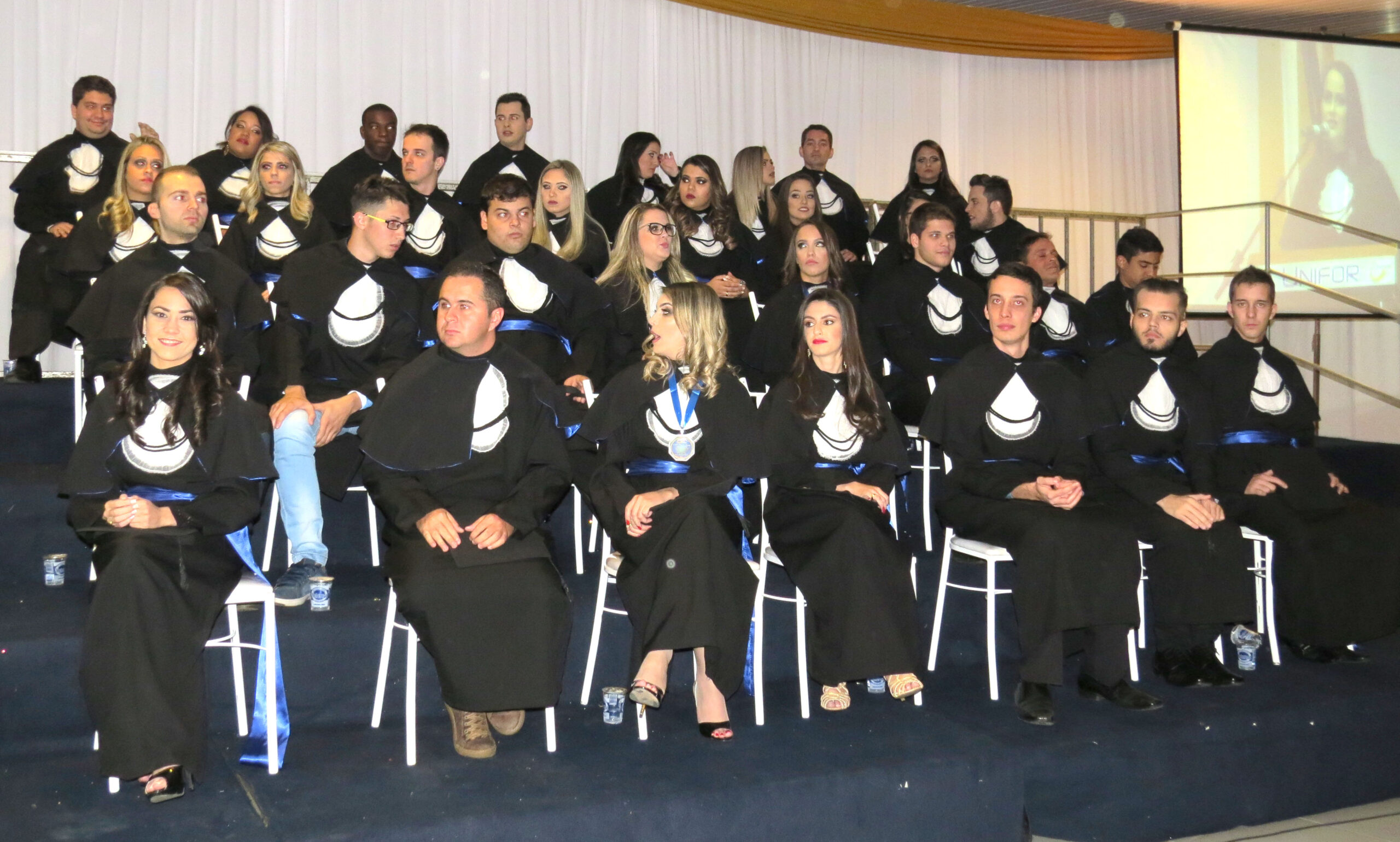Turma de Marketing UNIFOR MG realiza formaturas dos cursos de Marketing e de Estética 3