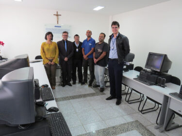 UNIFOR-MG doa computadores para o Patronato São Luiz