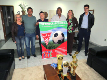 UNIFOR-MG doa material para premiação do Campeonato Municipal de Futebol Amador
