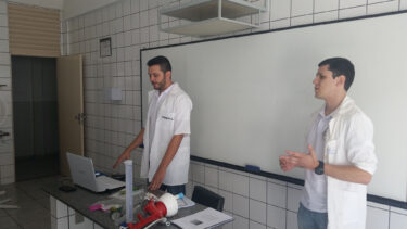 Alunos de Engenharia Química participam de Curso de Produção de Cerveja Artesanal