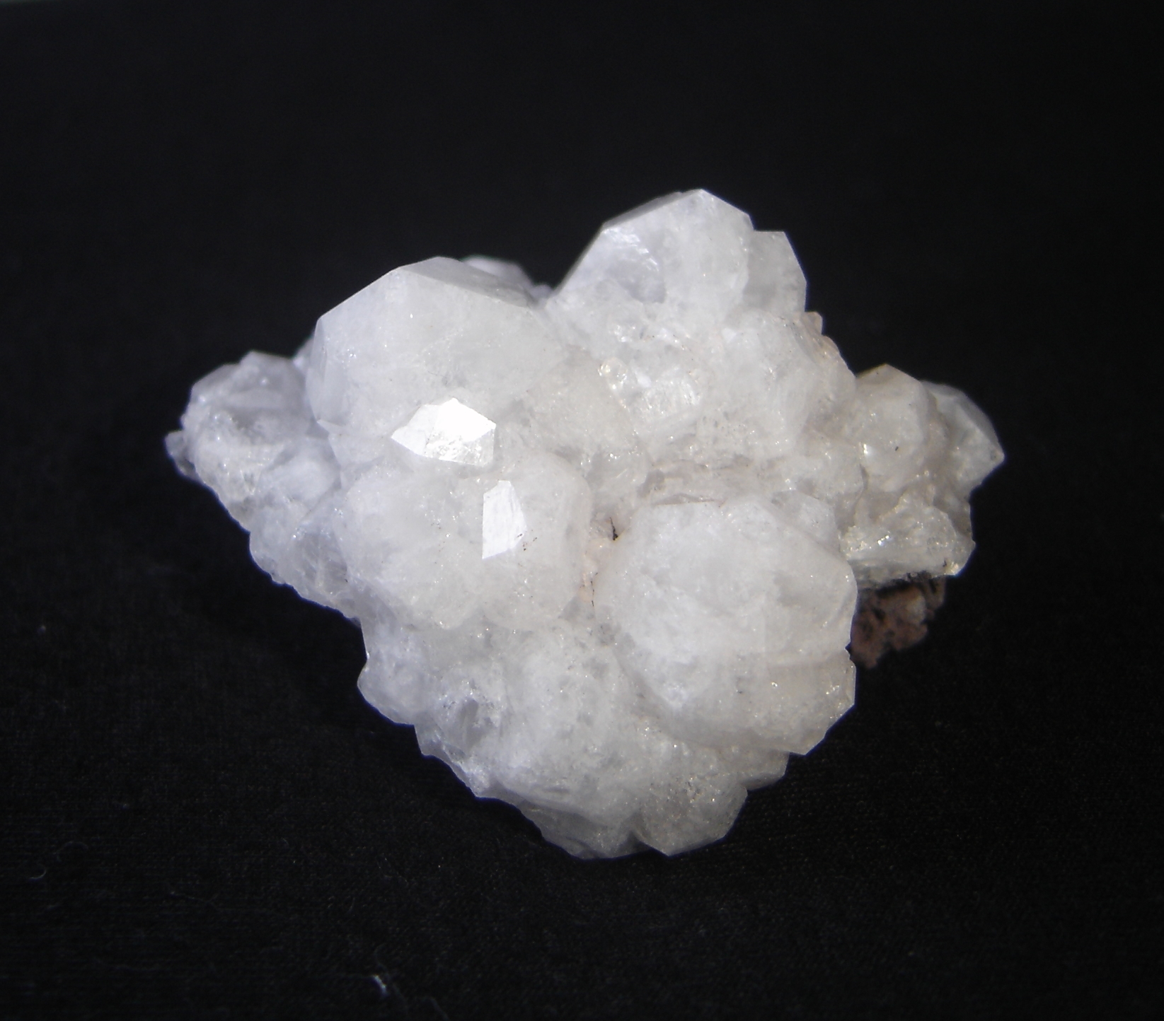 Cristais de analcima com 1,8 cm cada