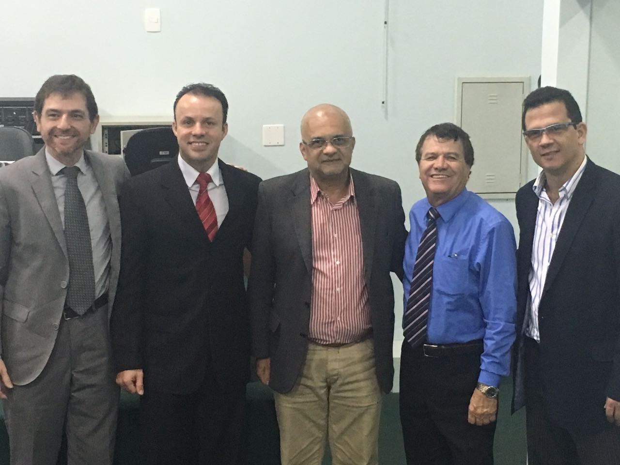 Da esquerda para a direita – Prof. Dr. Sergio Freitas; Prof. Me. Ricardo Bessas; Prof. Dr. Carlos Alberto; Reitor do UNIFOR-MG, Prof. Dr. Marco Antonio de Sousa Leão; Prof. Dr. Eloy Lemos