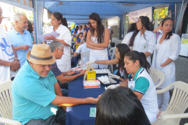 Comunidade prestigia o Projeto UNIFOR na Praça