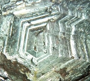 Mineral pesquisado no UNIFOR-MG tem mais de 640 milhões de anos