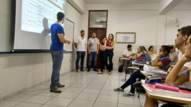 Alunos do Curso de Engenharia Química realizam projeto interdisciplinar