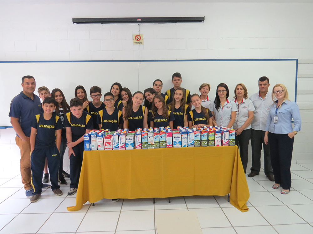 Projeto do Colégio de Aplicação arrecada 128 litros de leite para entidade formiguense