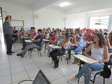 Alunos de Medicina Veterinária participam de Aula Inaugural na Fazenda do UNIFOR-MG