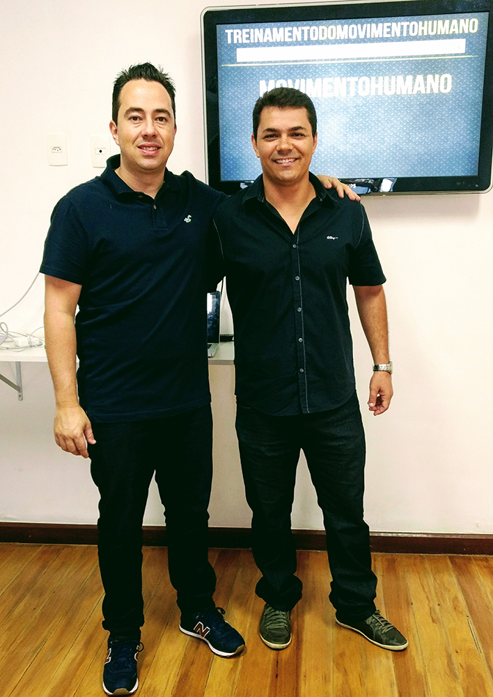 O fisioterapeuta Ricardo Vidal, que ministrou o Curso de Treinamento do Movimento Humano, e o Prof. Me. André Carvalho Costa
