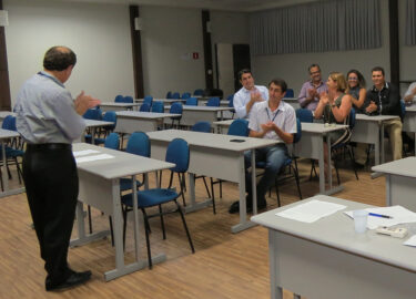 Docentes e Técnico-Administrativos elegem representantes para o Conselho Universitário do UNIFOR-MG