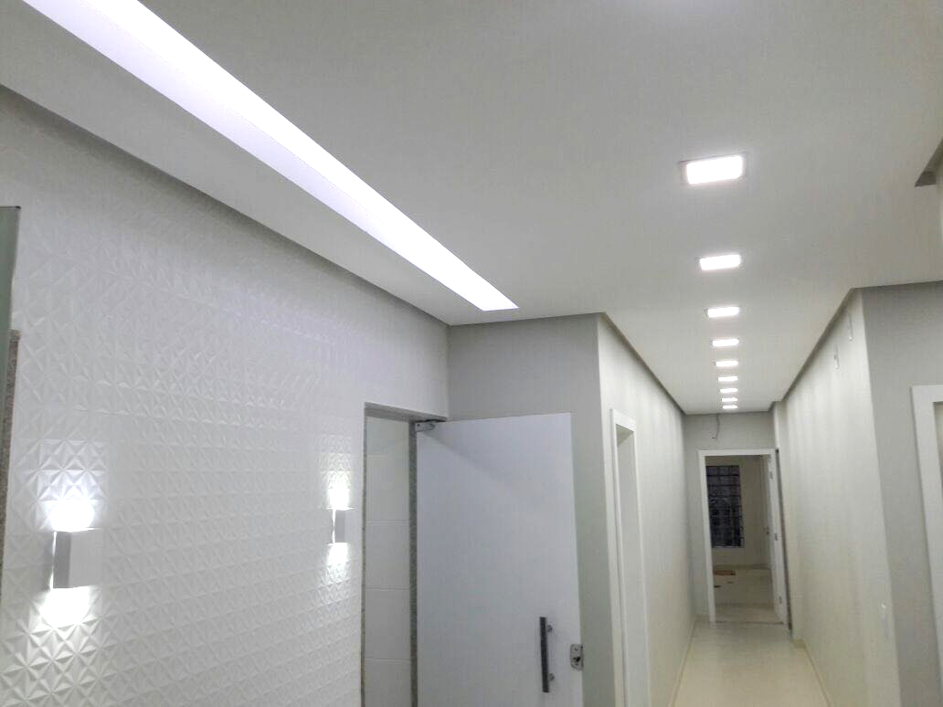 Alunos do Curso de Engenharia Civil visitam obra de prédio comercial