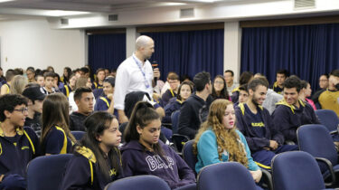 Alunos do Colégio de Aplicação participam de palestra sobre segurança no transporte escolar