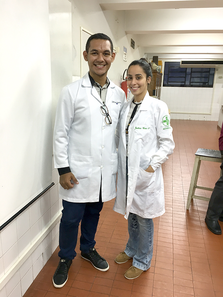 Os discentes de Biomedicina do Centro Universitário, Jeferson Kelvin Alves de Oliveira e Jordânia Costa Pinto