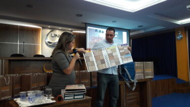 Representante da Duratex ministra palestra a estudantes e profissionais no UNIFOR-MG