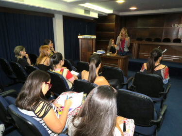 Alunos de Arquitetura e Urbanismo participam de palestra sobre Paisagismo